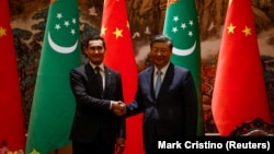 Türkmenistanyň prezidenti Serdar Berdimuhamedow Hytaýa sapary wagtynda Hytaýyň başlygy Si Szinpin bilen duşuşdy. Arhiw suraty
