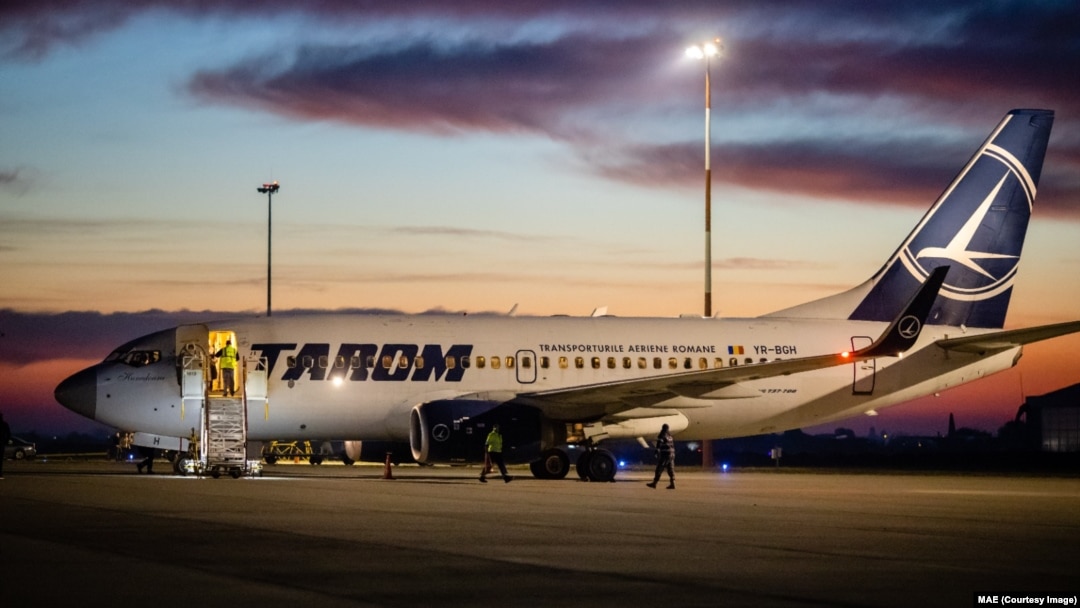 Compania TAROM a fost înfiinţată în 1954 și în prezent funcționează sub Ministerul Transporturilor.