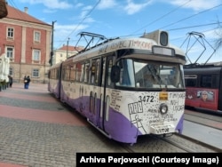 Tramvaiul desenat de artistul Dan Perjovschi