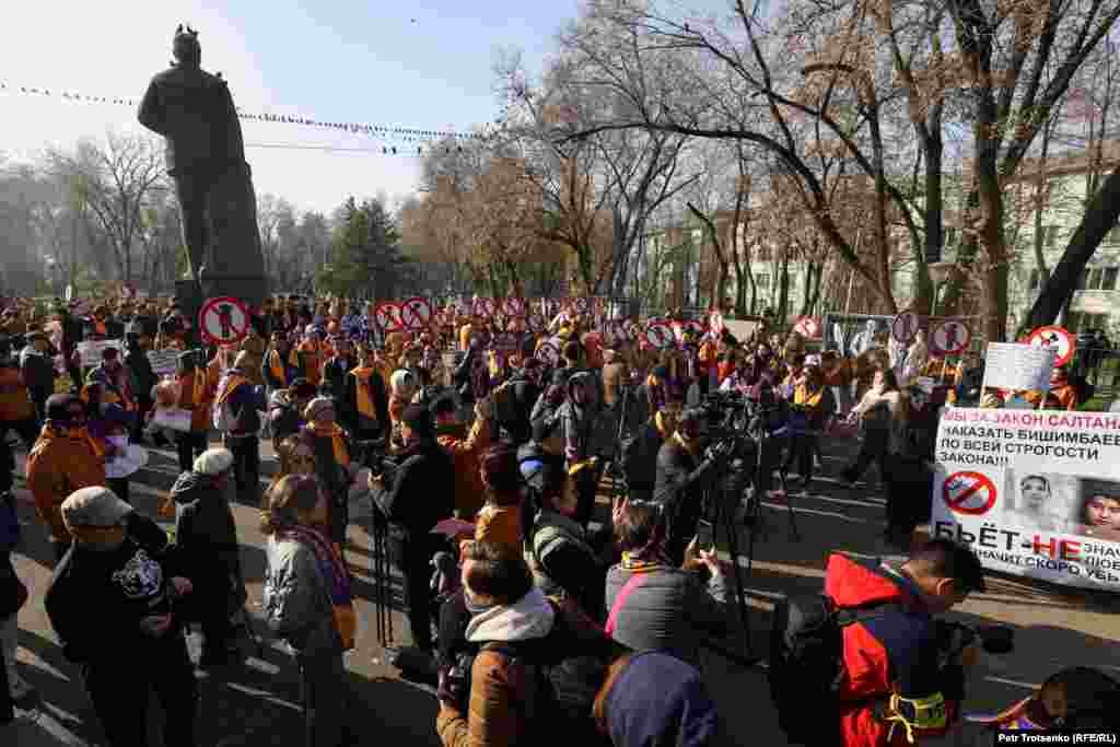 Nongovernmental organizations that support women&#39;s rights and call for stronger laws against domestic abuse denounced the rally.