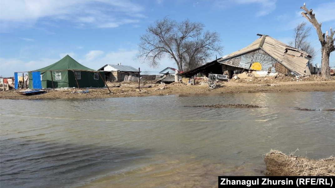 Мен өтіп бара жатқан әйелді ұрдым