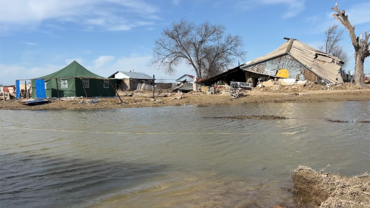 «Вода в один миг уничтожила нажитое годами». Разруха после наводнения в селе  Каратал