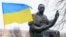Архівна світлина. Пам'ятник Августину Волошину в Ужгороді