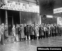 Безробітні біля безкоштовної їдальні в Чикаго, 1931 рік