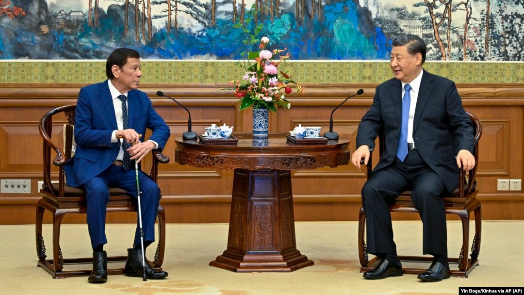 Rodrigo Duterte sa predsednikom Kine Si Đinpingom u Pekingu, 17. jul 2023. 