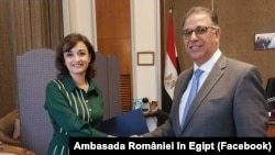 Ambasadorul României la Cairo, Olivia Toderean, s-a prezentat la post la mai bine de două luni după numire. Și la aproape două săptămâni după izbucnirea războiului.