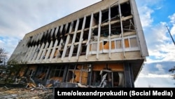 Росія прямим влучанням ракети зруйнувала дитячу бібліотеку в Херсоні, 12 листопада 2023 року