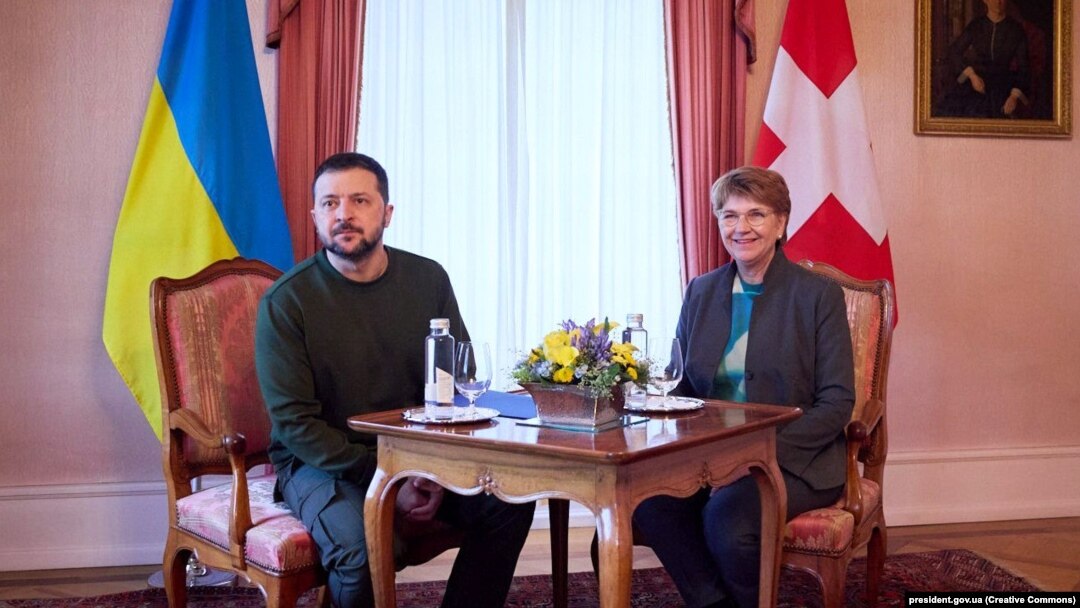 Ukrainian President Volodymyr Zelenskiy and Swiss President Viola Amherd (file photo) 