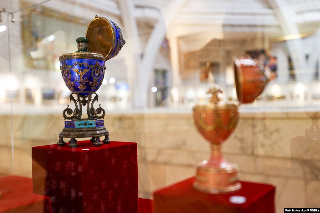 Disa vezë të rralla Fabergé u ekspozuan në Muzeun Shtetëror Qendror në Almati, Kazakistan, më 7 shtator. Ekspozita -- e titulluar Trashëgimia Kombëtare: Baza e Spiritualitetit -- u hap për publikun duke prezantuar gjëra antike, vepra të rralla arti, armë dhe bizhuteri që u konfiskuan nga ky shtet.