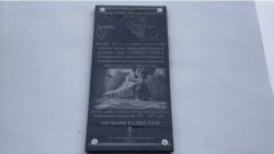 Мемориальная плита на станции Абганерово в память о депортации калмыков. Установлена 25 декабря 2023 года. Фото: скриншот видеозаписи администрации Малодербетовского района Калмыкии