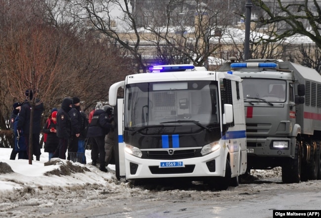 У памятника жертвам политических репрессий в Санкт-Петербурге, 17 февраля 2024 года
