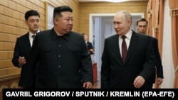 Президентът на Русия Владимир Путин (вляво) и севернокорейският лидер Ким Чен-ун в Пхенян, 19 юни 2024 г.