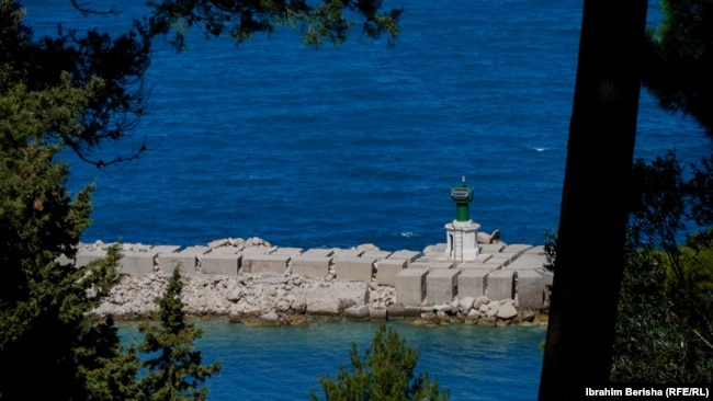 Ishulli më i madh në Shqipëri, Sazan.