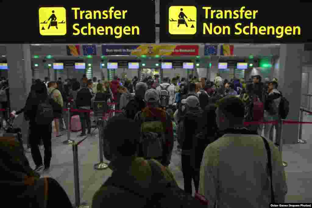 Principalul aeroport din țară, Otopeni &ndash; cu peste 14 milioane de pasageri anul trecut &ndash; este cel mai avansat în privința dotărilor pentru separarea fluxurilor de pasageri Schengen și non-Schengen.