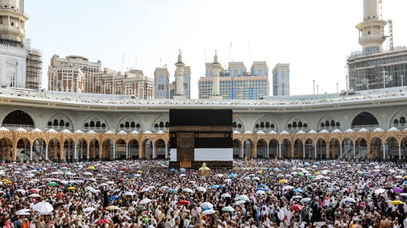 Несколько сотен участников хаджа в Мекку умерли от жары