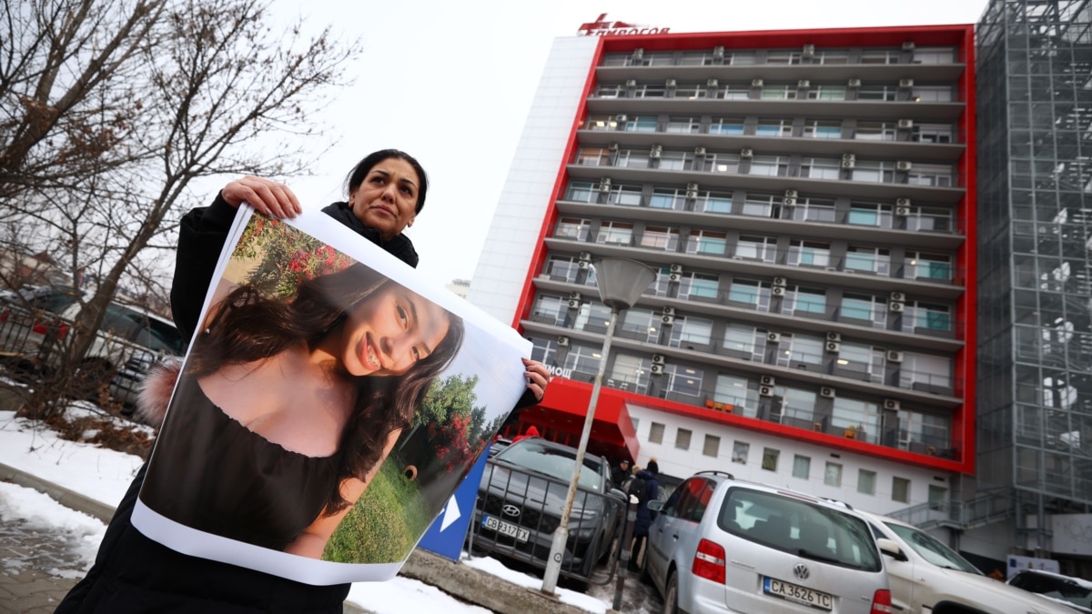 Една жена губи детето си. Повежда битка за промени в