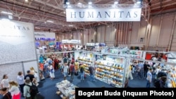 Standul Editurii Humanitas – una dintre cele implicate în acest scandal – la târgul de carte Bookfest de la București, din 2024.