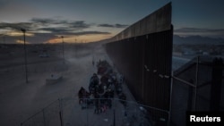 Мигранты на границе США с Мексикой