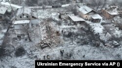 საილუსტრაციო ფოტო. დრონებით დარტყმის შედეგად დანგრეული შენობები კრივოი-როგში