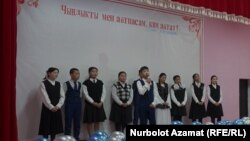 Участники мероприятия в память о журналисте Улане Эгизбаеве.