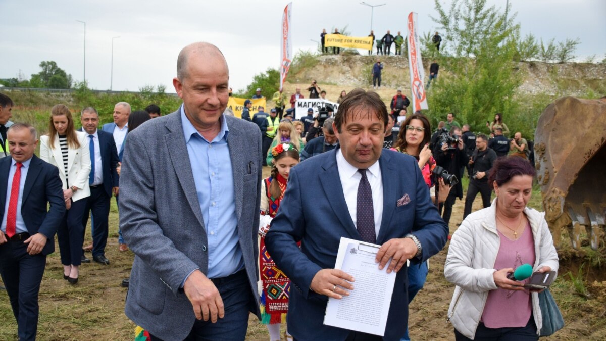Министърът на регионалното развитие и благоустройството Иван Шишков отрече строителните