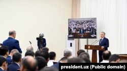 Президент Шавкат Мирзияев на видеоселекторном совещании, состоявшемся в Ташкентской области, 2 августа 2023 года. Фото пресс-службы президента.