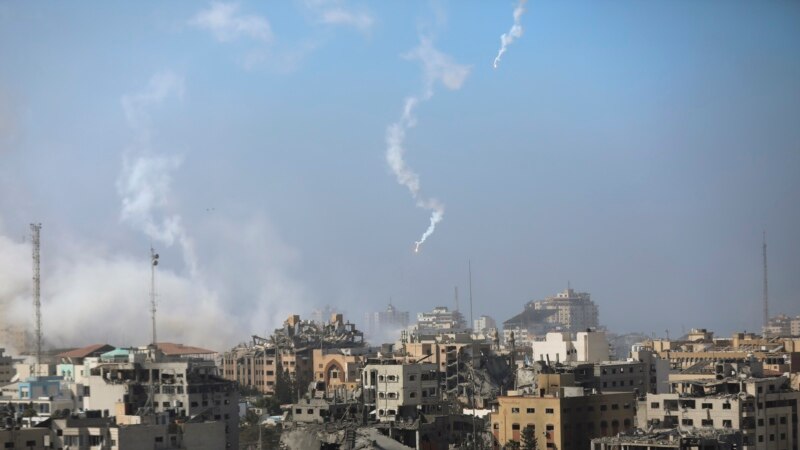Palestinski zvaničnici navode da je 22 ljudi ubijeno u izraelskim napadima na bolnice i školu u Gazi