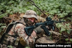 Боєць Другого інтернаціонального легіону оборони України на бойовій позиції