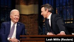 Predsednik SAD Džo Bajden u emisiji koju na televiziji NBC vodi komičar Set Majers, 26. februar 2024.