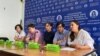 Представители гражданского движения Oyan, Qazaqstan! на пресс-конференции в Казахстанском международном бюро по правам человека. 12 мая 2023 года