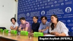 Представители гражданского движения Oyan, Qazaqstan! на пресс-конференции в Казахстанском международном бюро по правам человека. 12 мая 2023 года