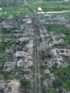 Уништени згради и кратери од гранати, е она што остана од Маринка, во источен Доњецк.<br />
Како дел од фронтот Бахмут - Авдивка - Маринка, градот беше цел на жестоки руски гранатирања, со цел да се пробијат подлабоко на украинска територија.