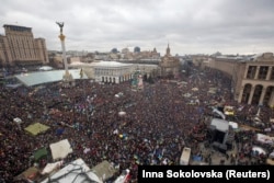 Архівне фото українського Євромайдану. Київ, 8 грудня 2013 року. Багато хто бачить прямі паралелі між Україною 2013 року та подіями в Грузії наприкінці 2024 року