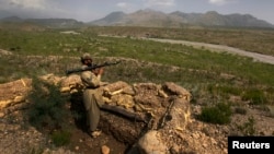 A Pakistani soldier holds a rocket launcher near the country's border with Afghanistan in the Kurram district of Khyber Pakhtunkhwa Province. (file photo)