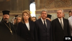 Илияна Йотова, Георги Първанов и Румен Петков на първата света литургия на новия патриарх в понеделник