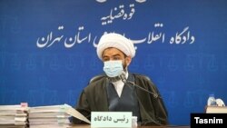  قاضی ایمان افشاری رئیس یکی از شعب دادگاه‌های انقلاب در تهران بسیاری از پرونده های سیاسی را قضاوت و احکام سنگین از جمله اعدام را صادر کرده است
