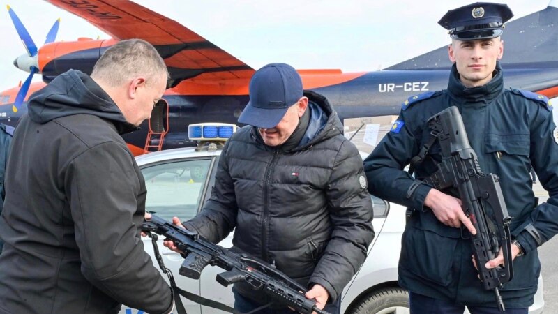 Svecla: Sve policijske patrole na Kosovu biće opremljene dugim cevima