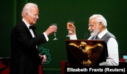 Президент США Джо Байден (ліворуч) і прем’єр-міністр Індії Нарендра Моді під час державної вечері в Білому домі. Вашингтон, 22 червня 2023 року