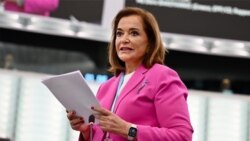 Recomandarea oficială a primirii Kosovo în Consiliul Europei a fost făcută de delegata din Grecia, Dora Bakoyannis, a cărei țară, ca și Moldova, nu recunoaște statul kosovar. 