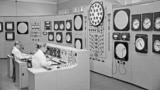 Nuklearna elektrana Obninsk (NPP) snimljena 1957. godine.<br />
<br />
Unutar ove neugledne zgrade 100 kilometara od Moskve, električna energija proizvedena nuklearnom fisijom je prvi put kanalizirana u električnu mrežu 27. juna 1954.