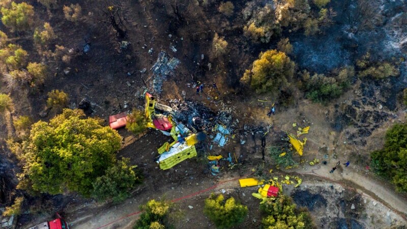 Dy pilotë grekë humbin jetën pas rrëzimit të avionit zjarrfikës 