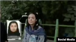 در این ویدئو با افکت‌های ویدئویی سعی شده نشان داده شود که چهره زنان توسط هوش مصنوعی شناسایی شده و آن‌ها به مراجع قضائی معرفی می‌شوند