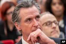 În ultimele luni, Gavin Newsom și-a intensificat călătoriile internaționale, a plătit pentru a-și face reclamă și a investit milioane de dolari într-un comitet de acțiune politică, alimentând speculațiile că ar putea candida în 2028.