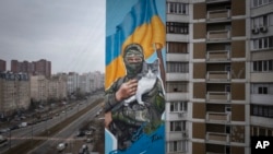 Mural posvećen ukrajinskom vojniku u Kijevu