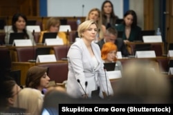 Lola tokom zasijedanja Ženskog parlamenta u Skupštini Crne Gore 6. marta 2024