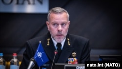 Șeful Comitetului militar al NATO, amiralul Rob Bauer, la întâlnirea șefilor de stat major de la sediul Alianței din Bruxelles, Belgia, 17 ianuarie 2024. 