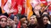 شماری از زنان ترک در یک تجمع انتخاباتی در حمایت از اردوغان