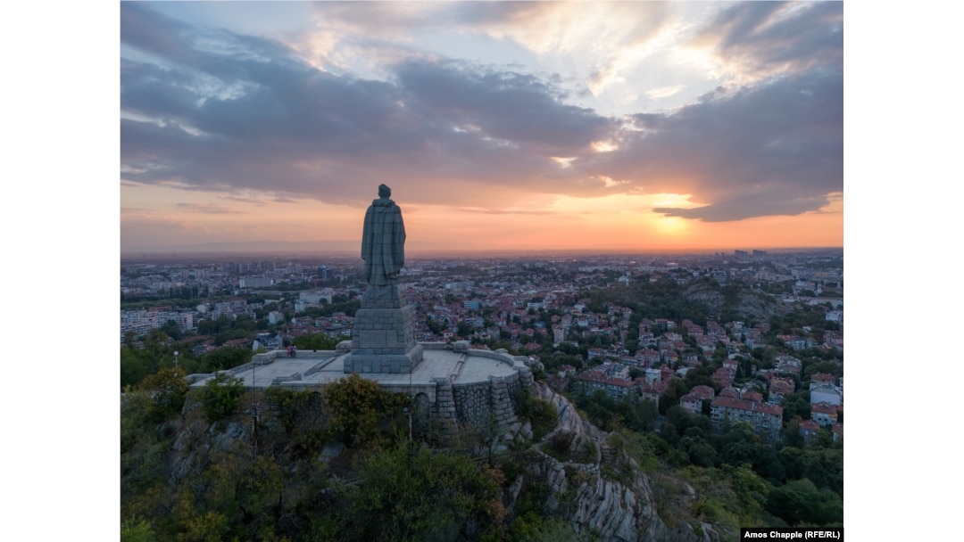 Alyosha's monument photographed at sunrise in 2022