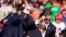 Donald Trump, candidatul republican la președinție, evacuat de pe scenă după ce a fost atins de un glonț la ureche, în timpul unei întâlniri electorale la Butler Farm Show, în Pennsylvania, pe 13 iulie 2024.