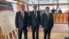 Секретарь Совета безопасности Армении Армен Григорян (слева) и помощник президента Азербайджана Хикмет Гаджиев (справа) на проходящем в Братиславе форуме GLOBSEC, 30 мая 2023 г.